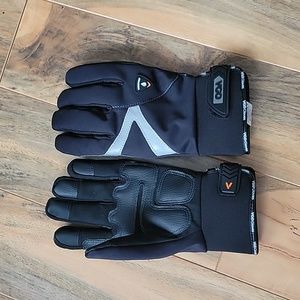 NWOT Vgo waterproof gloves.
